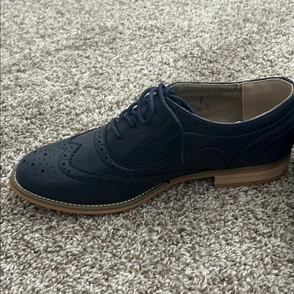 WANTED Navy Blue Wingtip Brogues (NWOT) - Picture 2 of 7